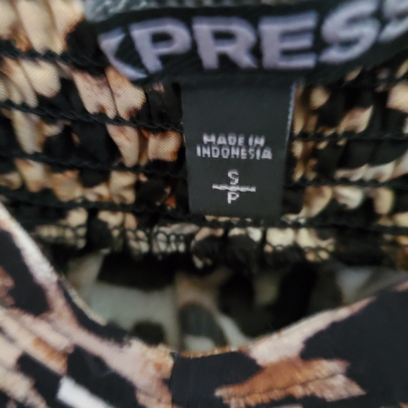 572- Express Spaghetti Strap animal print top elastic at hem v-neck size small - Picture 6 of 12